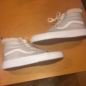 Gently WORN MTE VANS in Metallic Silver, Sz. 7.5 (6 in Men)